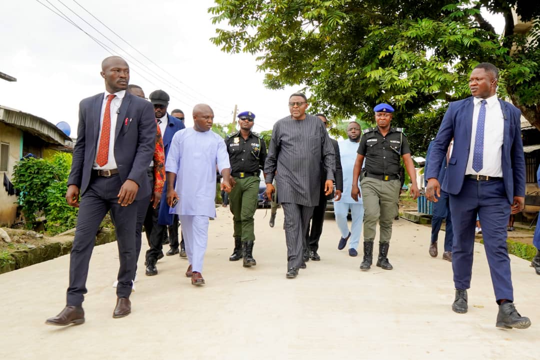 GOV OTU INSPECTS ROAD CONSTRUCTION IN CALABAR SOUTH, ASSURES OF IMPROVED INFRASTRUCTURE.