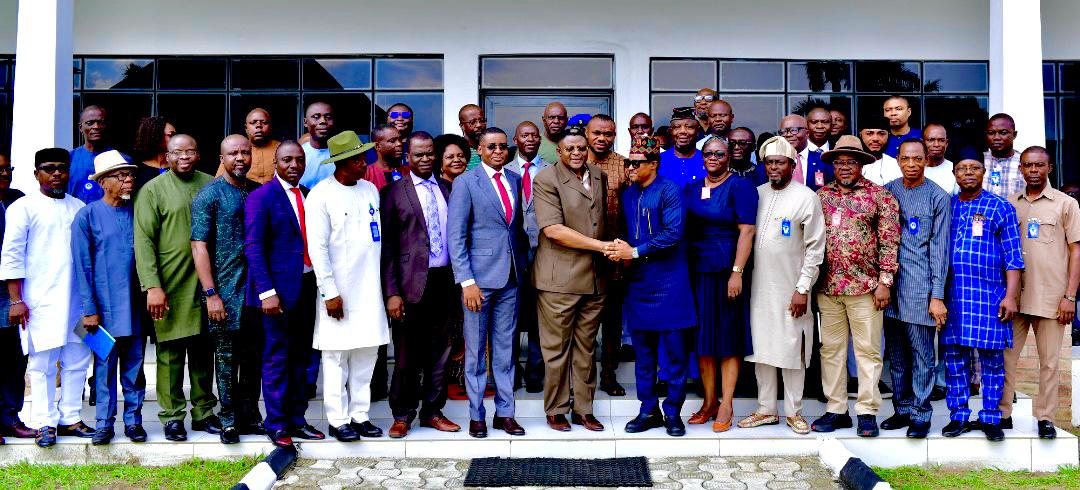 GOV OTU INAUGURATES COMMITTEE FOR COCOA, COFFEE AND OIL PALM DEVELOPMENT.